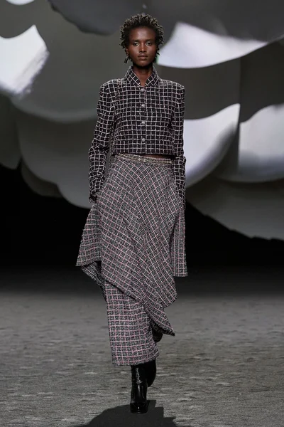 Look 29